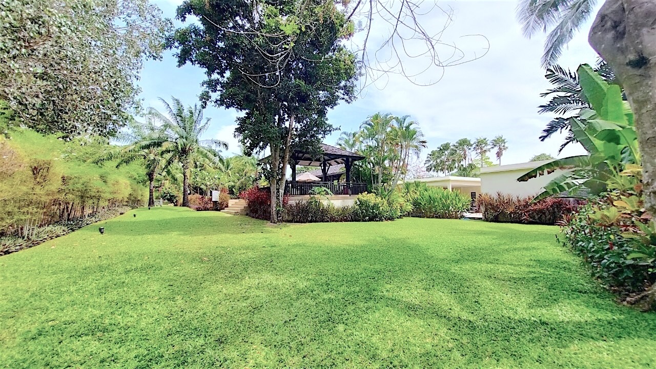 15.Walk way to swimming pool 15.Walk way to swimming pool