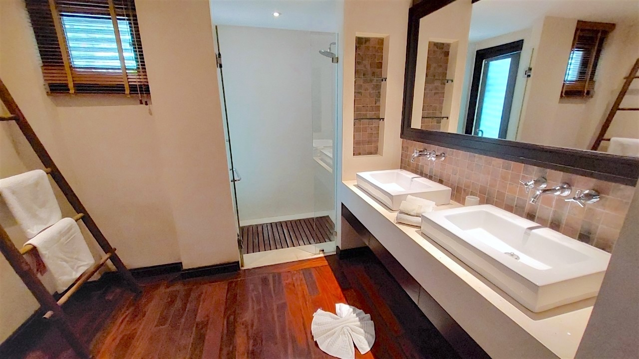 2.Master bathroom 2.Master bathroom