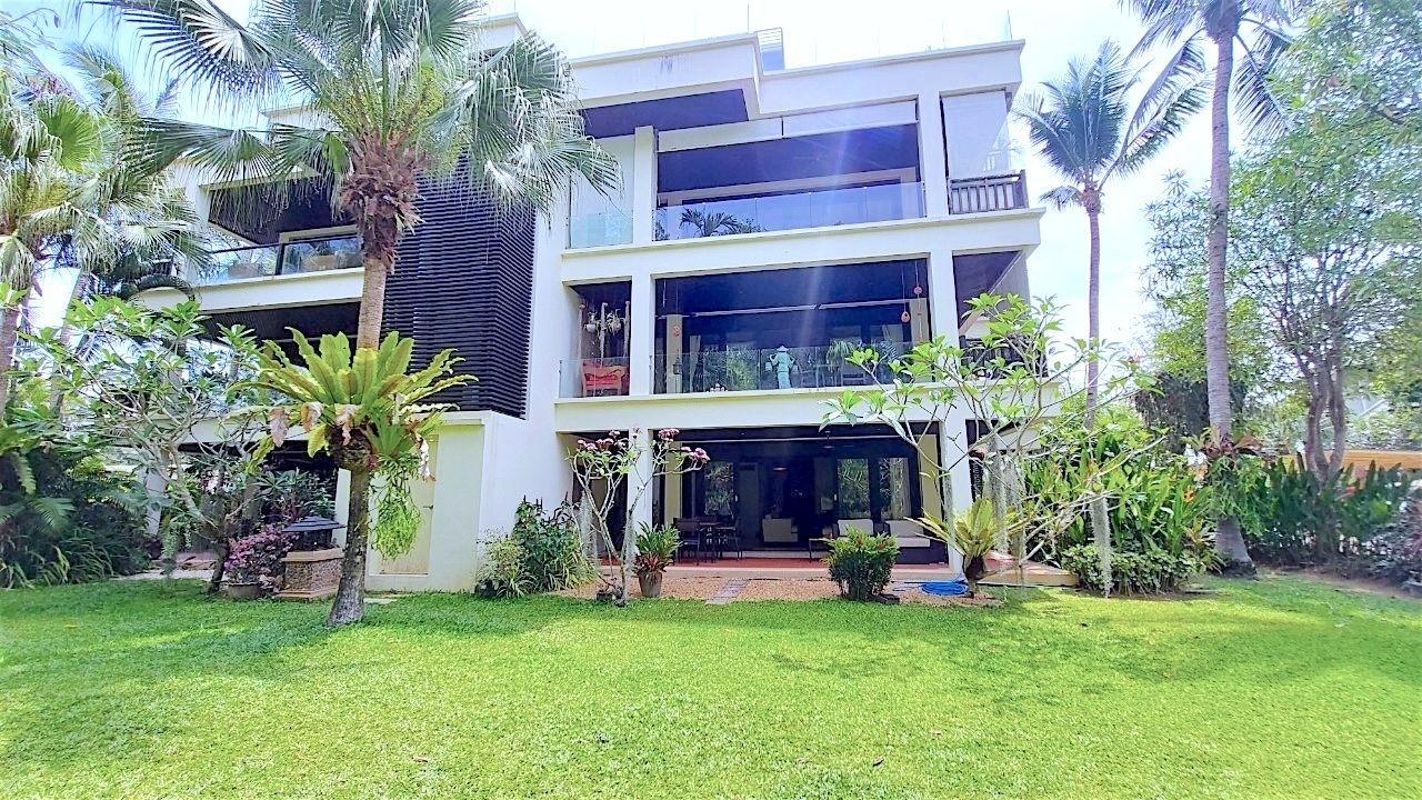 20.Apartment building — to pool area 20.Apartment building — to pool area
