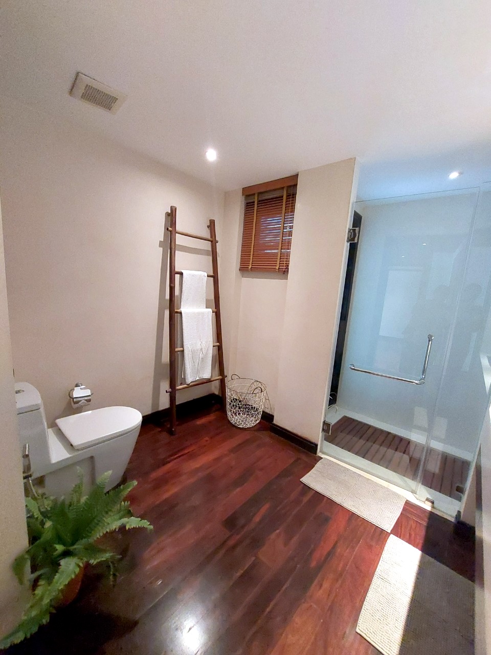 3.Master bathroom 2 3.Master bathroom 2