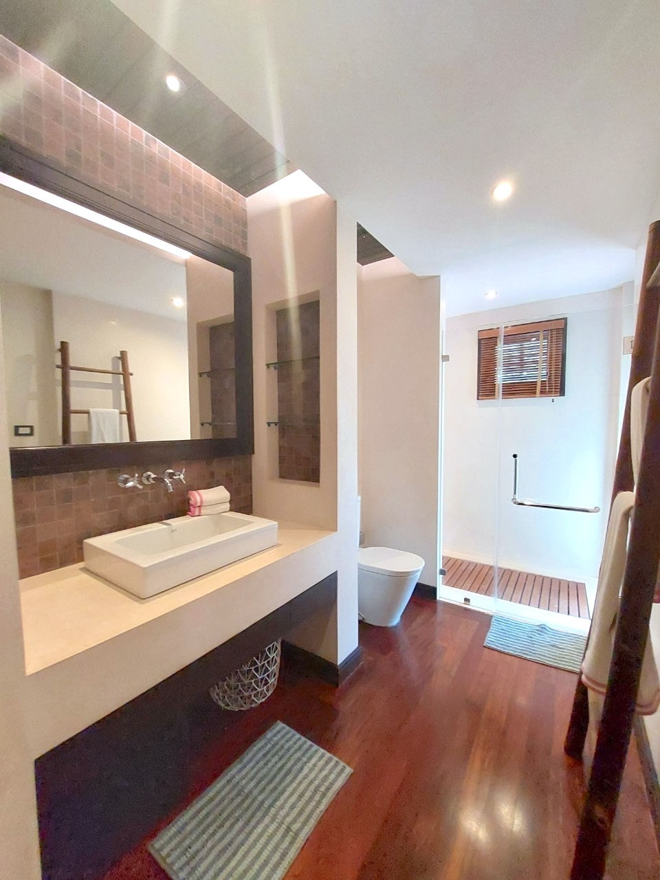 6.Guest bathroom 2 2 6.Guest bathroom 2 2