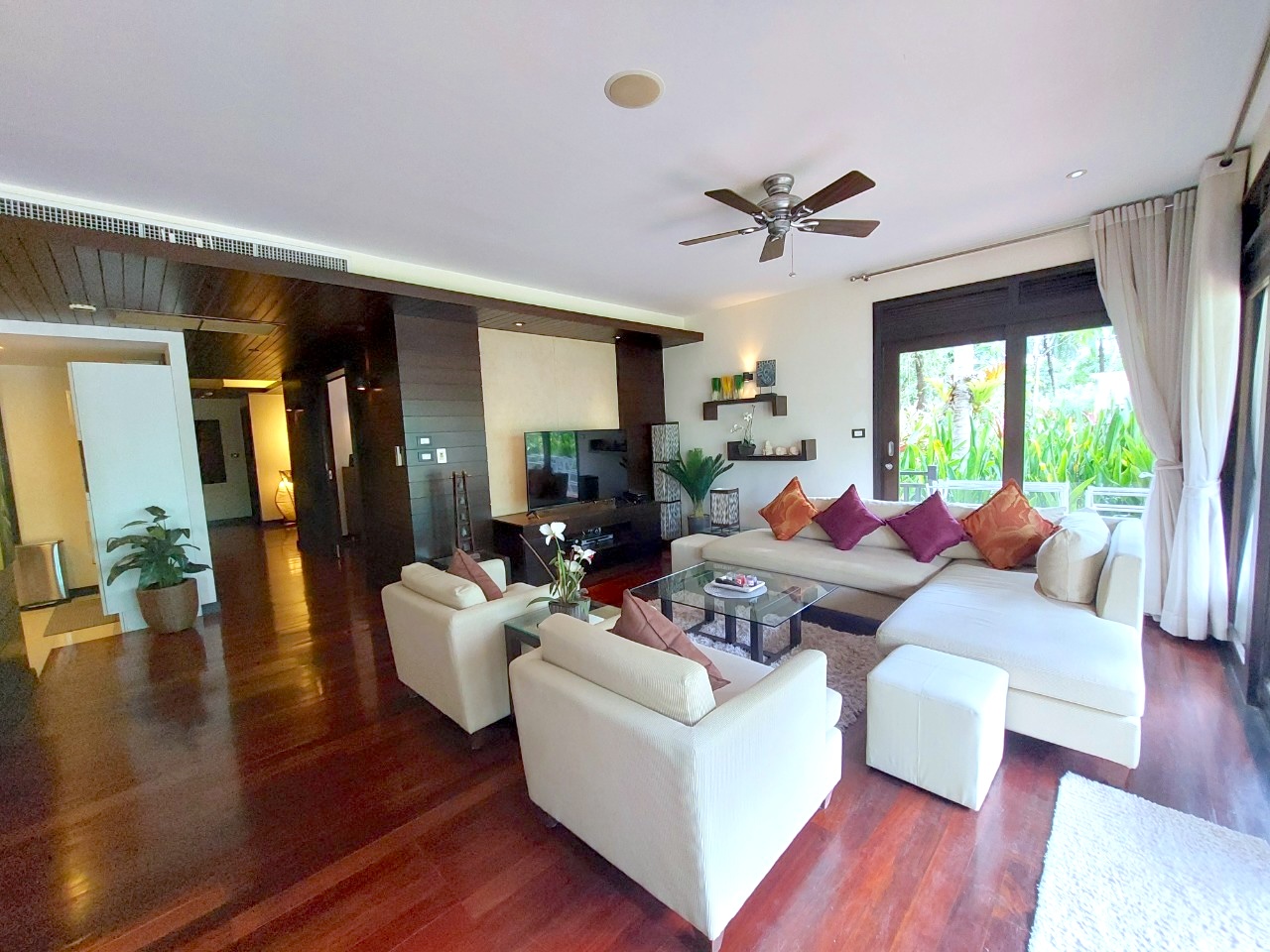 9.Living area 9.Living area
