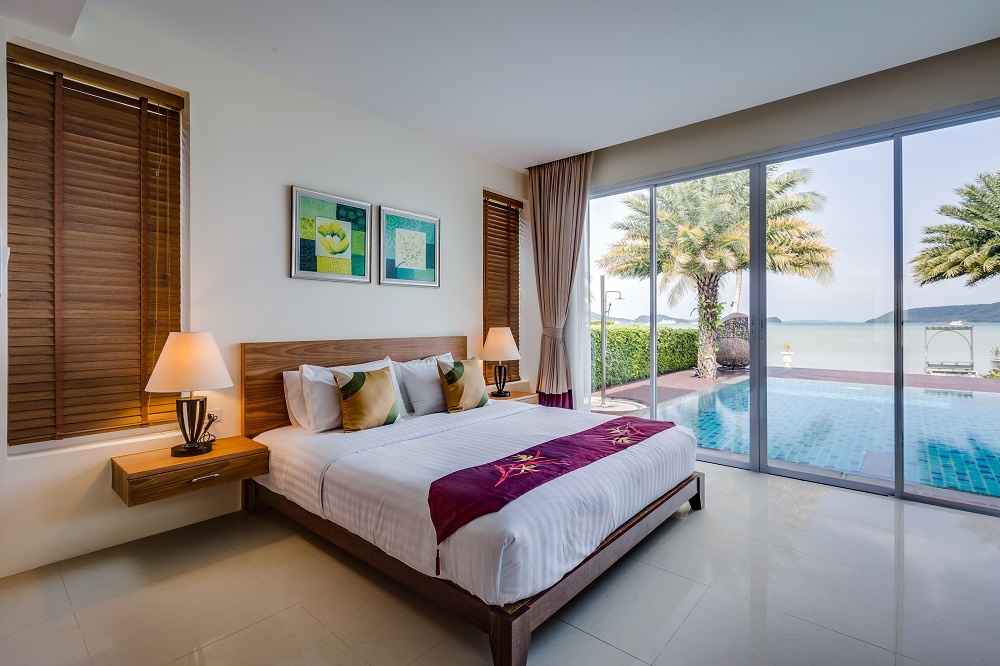 04-Hotel-Room-B