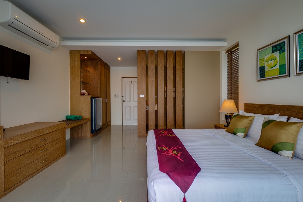 04-Hotel-Room-B