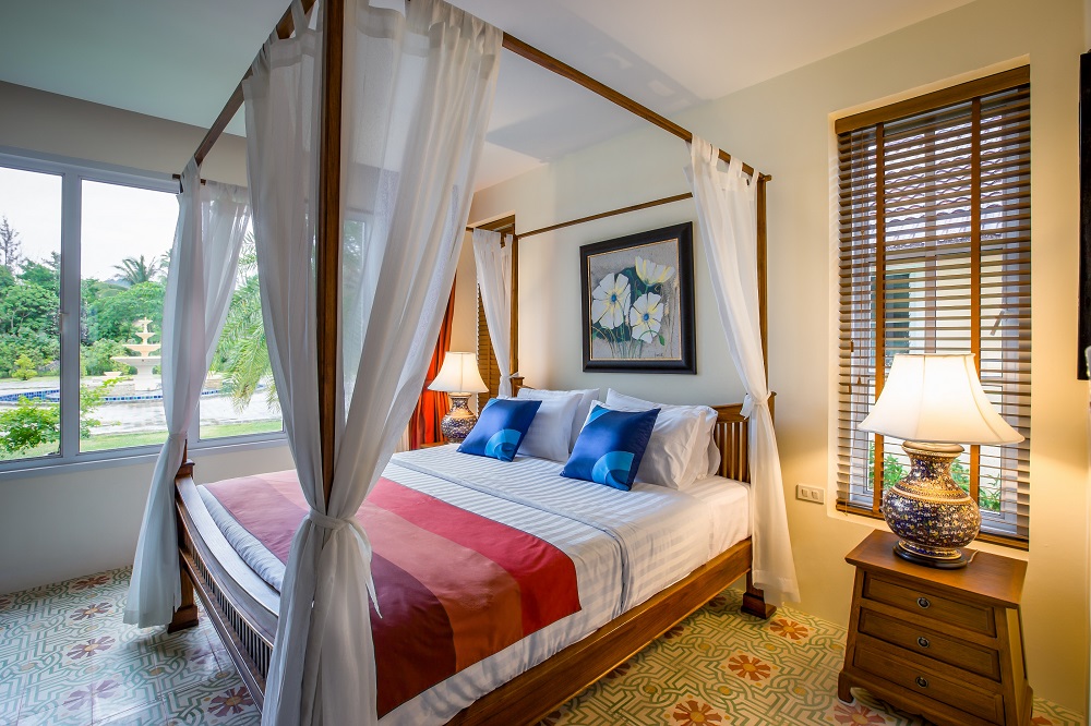05-Hotel-Room-C
