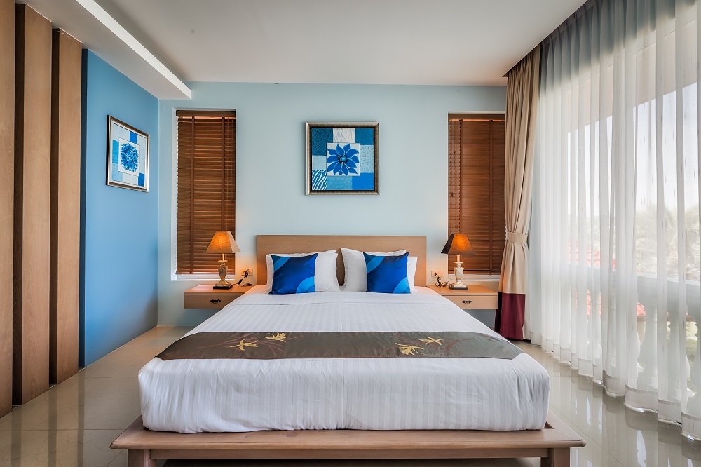 08-Hotel-Room-F