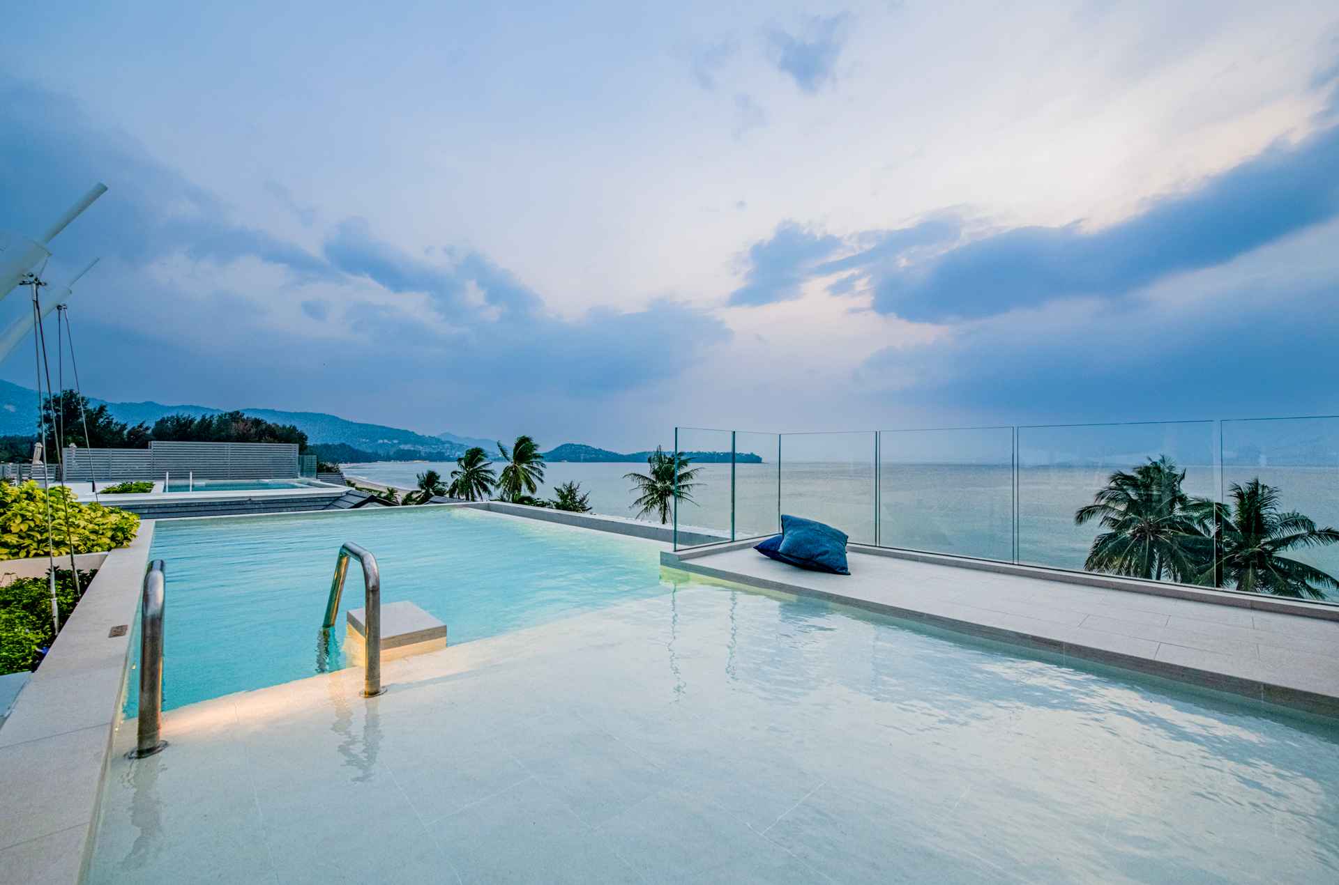 55 Pool_11zon