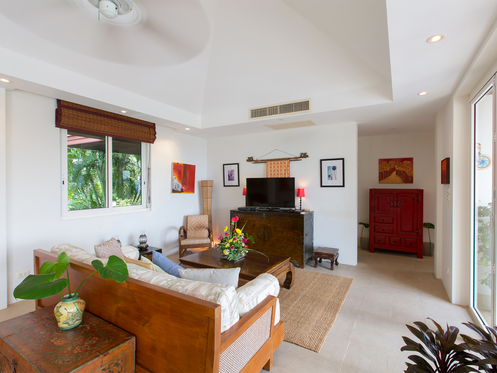 Villa Kata Moon — Intimate living space Villa Kata Moon — Intimate living space